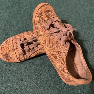 Cloud9 paisley shoe very cute hardly worn